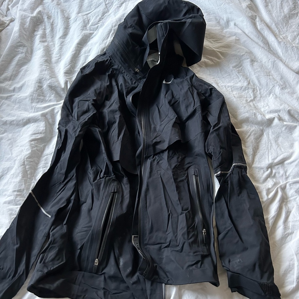 Black Nike windbreaker jacket